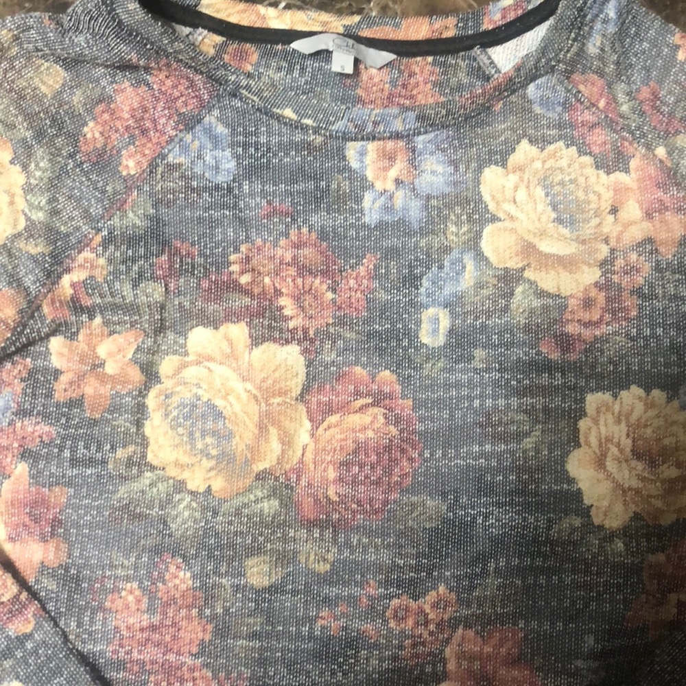 Sweater - Picture 2 of 6